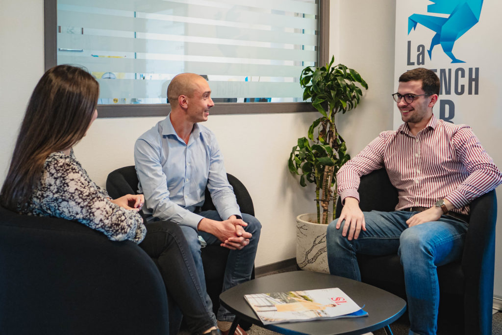 Équipe Bpifrance travaillant sur le développement commercial et la relation client"